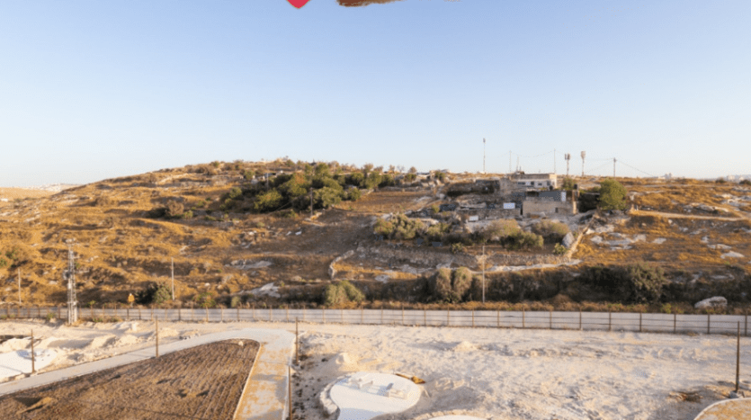 דירת 4 חדרים למכירה בשכונת הר חומה בירושלים ברחוב הרב חסדאי קרשקש . נוף מדהים רחוב שקט, רועי יהלום פאזל נכסים 0503935557