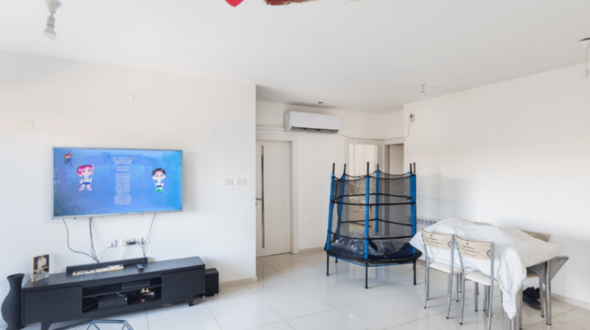דירת 4 חדרים למכירה בשכונת הר חומה בירושלים ברחוב הרב חסדאי קרשקש . נוף מדהים רחוב שקט, רועי יהלום פאזל נכסים 0503935557